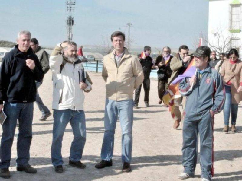 Cayetano Martínez de Irujo visita agricultores de Marinaleda