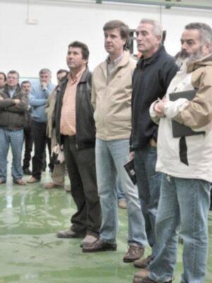 Cayetano Martínez de Irujo visita agricultores de Marinaleda