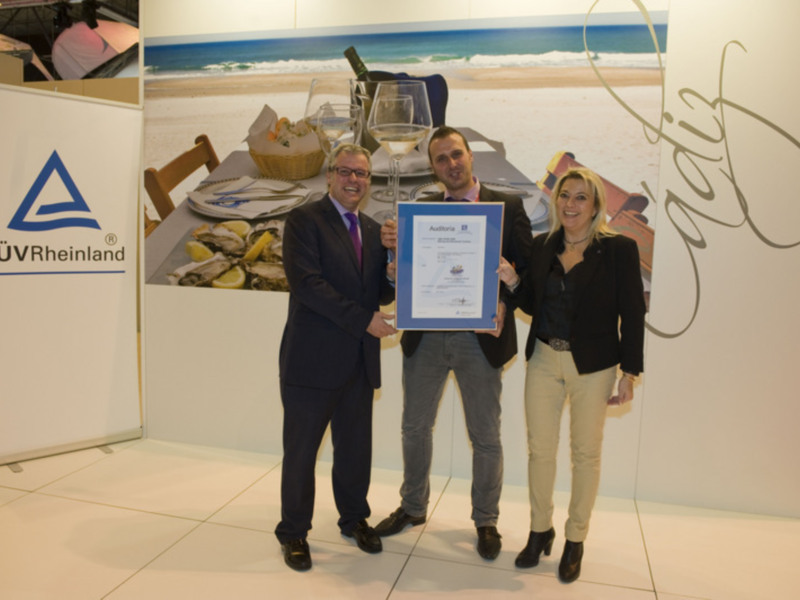 La oficina de turismo de Chipiona recibe la Q de la calidad turística