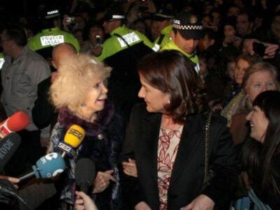 La duquesa de alba recibida en Cáceres como una auténtica estrella