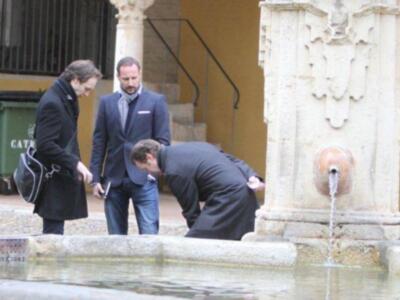 El príncipe haakon de noruega visita privada a Córdoba