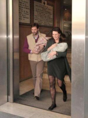 Alejandra Osborne ya tiene a sus mellizos en su casa sevillana