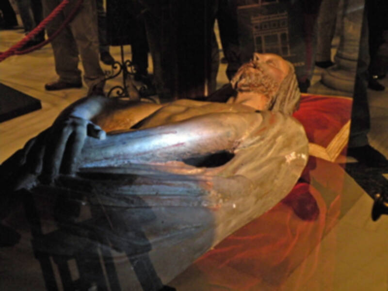 L a Real Hermandad del Santo Entierro, de Sevilla, inauguró su exposición de en seres en el ateneo Sevillano