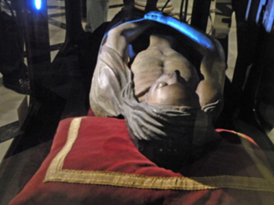 L a Real Hermandad del Santo Entierro, de Sevilla, inauguró su exposición de en seres en el ateneo Sevillano