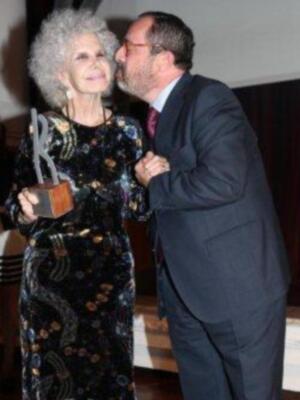 La duquesa de Alba premiada por Onda Cero