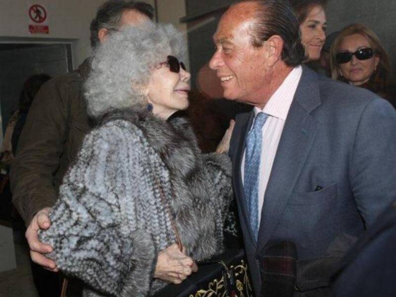 Eva González fue a la plaza a ver torear a su novio Cayetano 
