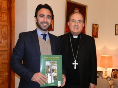 Presentado al arzobispo de Sevilla el nuevo trabajo de viñetas cofrades 