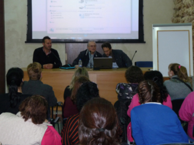 El personal de limpieza de edificios municipales participa en una jornada de seguridad e higiene en el trabajo(Chipiona)