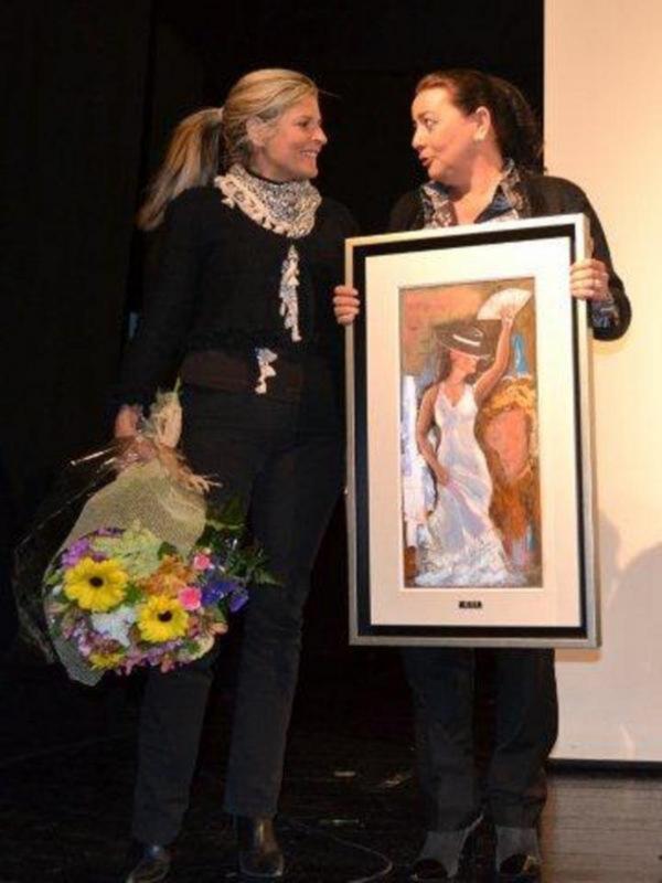  María del Monte recibe un caluroso homenaje del pueblo de Bormujos con motivo del día de la mujer