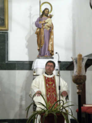 En la Parroquia de San Pio X  de Viar, perteneciente a la pedanía de Alcalá del Río,  se confirmaron espiritualmente varios agentes de la guardia civil.