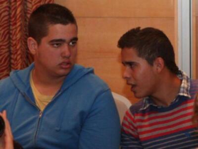 José Fernando ortega apoya a su hermana Gloria Camila en un desfile 