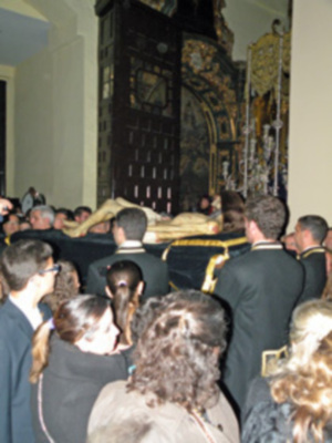 Galería del Descendimiento de Cristo en la Hermandad de la Soledad de Alcalá del Río (Sevilla)