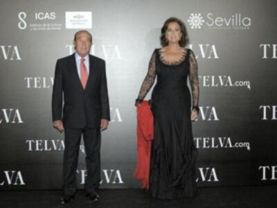 La duquesa de Alba, premio a la mejor embajadora de Sevilla en el mundo apoya a SM el rey