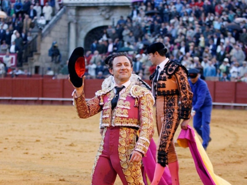 Rafaelillo da una vuelta al ruedo en la de Miura