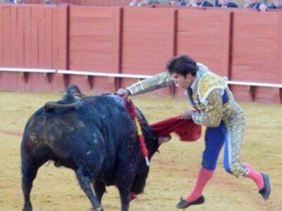 Numerosos personajes conocidos en Feria de Sevilla 2012