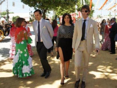 Numerosos personajes conocidos en Feria de Sevilla 2012