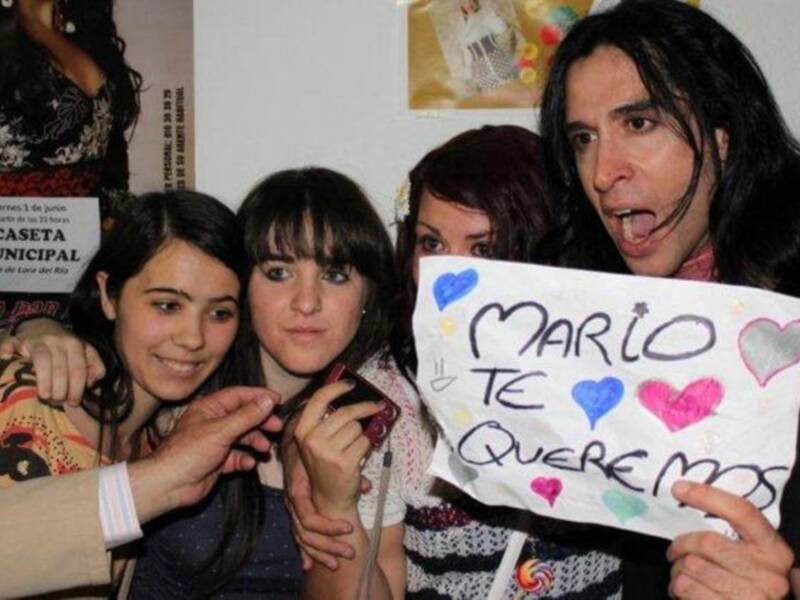 El cantante y periodista Mario Vaquerizo "pregonó" la Feria de Lora del Río en la noche del miércoles 30 de mayo