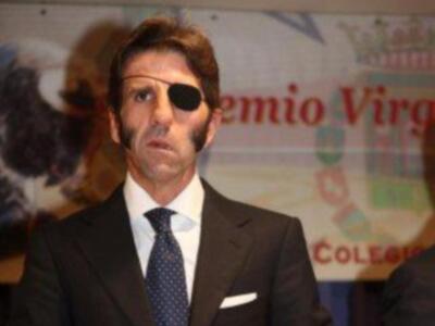 Padilla triunfa y pone banderillas con parche de diseño en un ojo