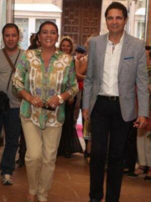 María del Monte Madrina de la Cruz de Mayo benéfica de "proyecto hombre"