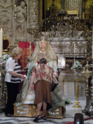 La Virgen de los Reyes patrona de la Archidiócesis de Sevilla, ha regresado a la capilla Real. 