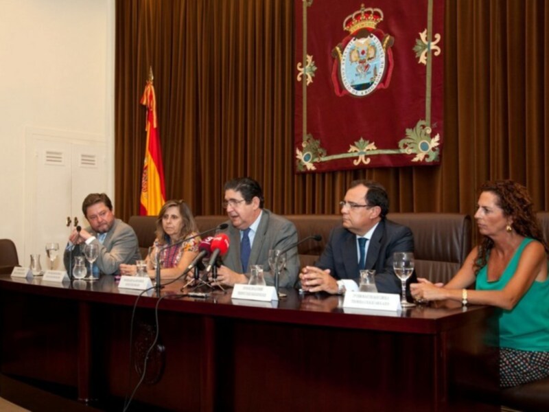 El Colegio de Abogados de Sevilla, junto a otros colegios profesionales, donarán 9.000 euros al mes a Cáritas