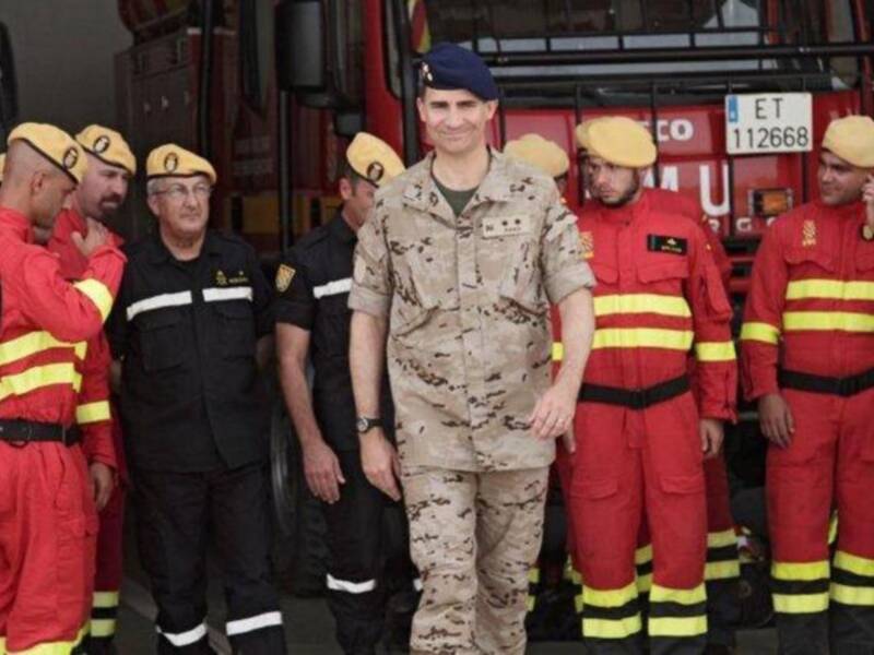 El príncipe Felipe en la base de Morón en una exhibición operativa de la UME
