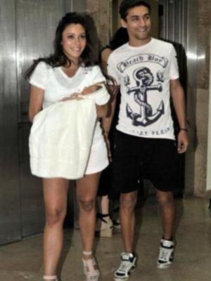 El mundialista Jesús Navas, presenta a su primer hijo  