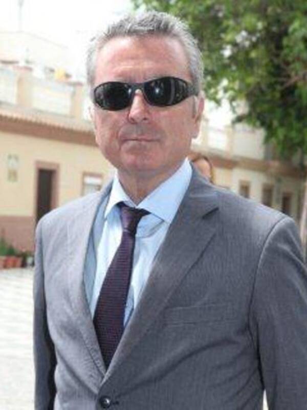 José Fernando recibe un millón de euros, herencia de Rocío Jurado de mano de su padre Ortega Cano