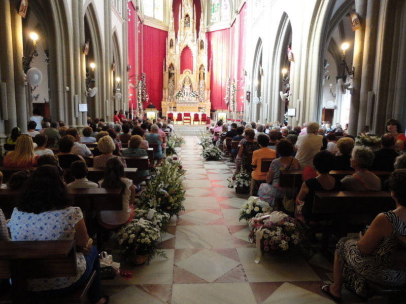 El Santuario acoge la tradicional ofrenda floral a la Virgen de Regla(Chipiona)