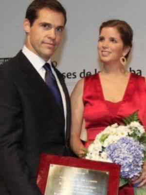 Luis Alfonso de Borbón y su esposa padrinos de la magnifica fiesta aniversario de la revista Escaparate en Sevilla