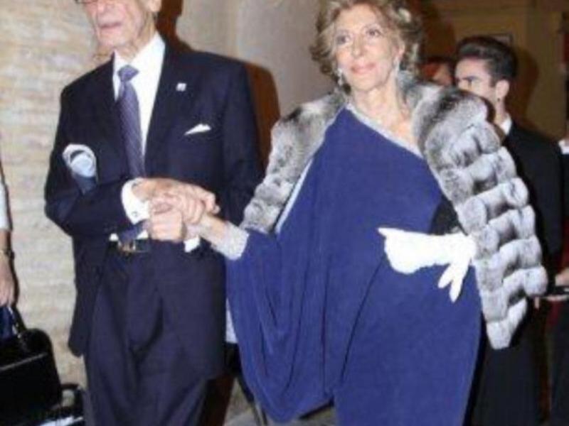 Luis Alfonso de Borbón y su esposa padrinos de la magnifica fiesta aniversario de la revista Escaparate en Sevilla