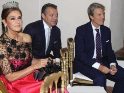 Luis Alfonso de Borbón y su esposa padrinos de la magnifica fiesta aniversario de la revista Escaparate en Sevilla