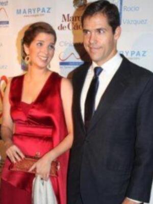 Luis Alfonso de Borbón y su esposa padrinos de la magnifica fiesta aniversario de la revista Escaparate en Sevilla