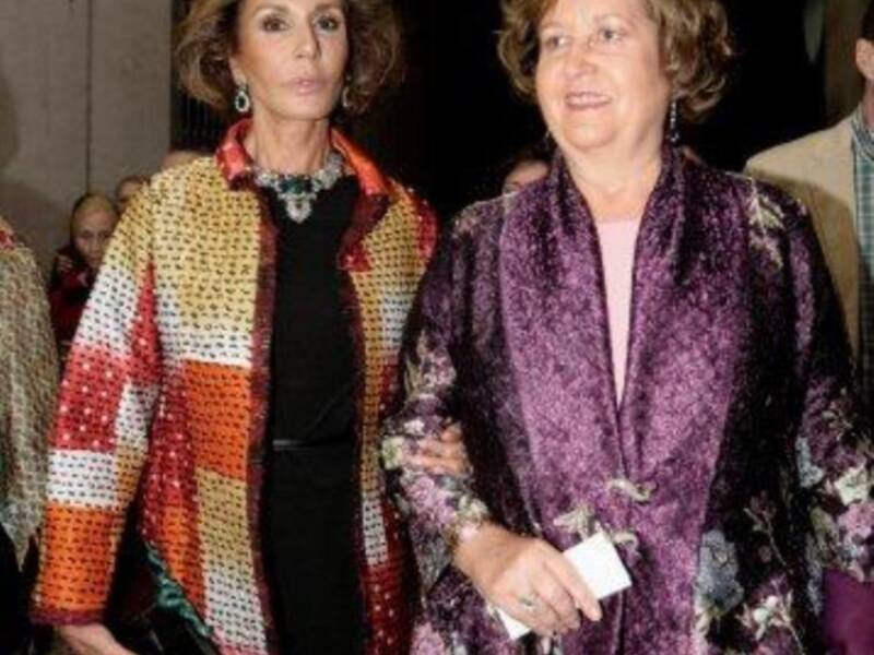 Los duques de Alba, Naty Abascal, Ana María Abascal y Alejandra Ortiz Osborne y su marido Joaquín Buendía, en el estreno de placido domingo en la maestranza