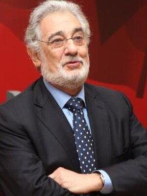 Los duques de Alba, Naty Abascal, Ana María Abascal y Alejandra Ortiz Osborne y su marido Joaquín Buendía, en el estreno de placido domingo en la maestranza 