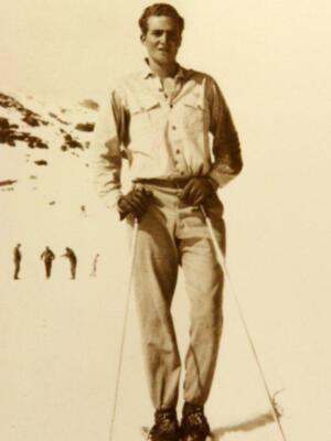 Los duques de Alba asisten a la presentación de  la biografía del rey