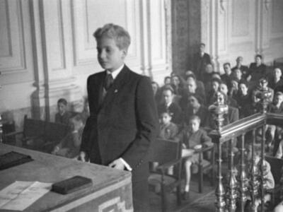 Los duques de Alba asisten a la presentación de  la biografía del rey