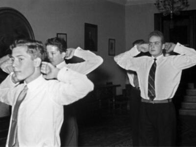 Los duques de Alba asisten a la presentación de  la biografía del rey