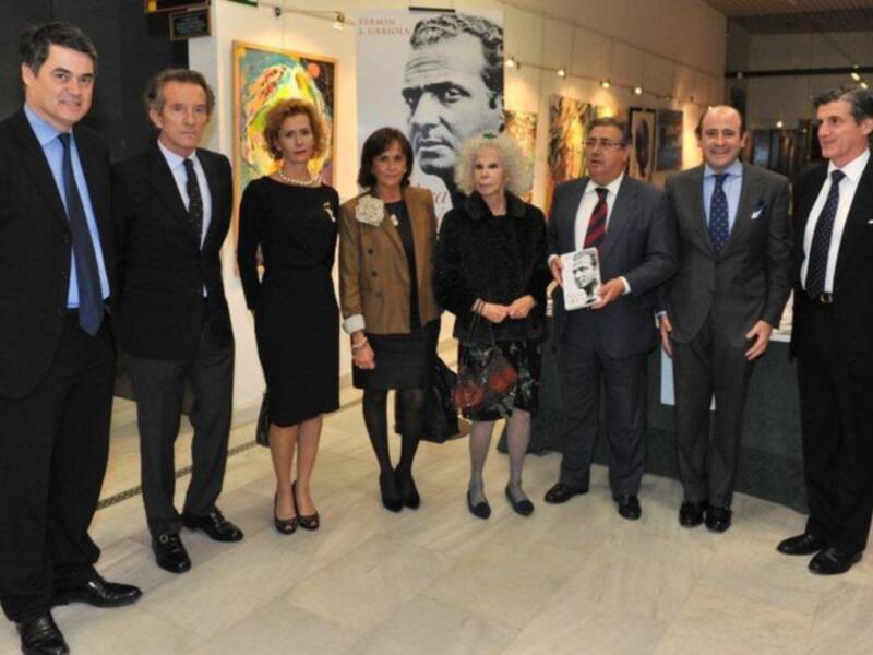 Los duques de Alba asisten a la presentación de  la biografía del rey