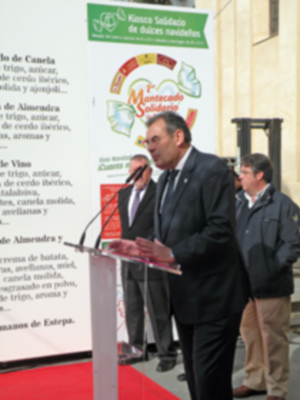 Sevilla.    EL sábado  los empresarios de Estepa hicieron entrega en el acto de 1500 kilos de Productos Navideños para las familias necesitada de Sevilla.