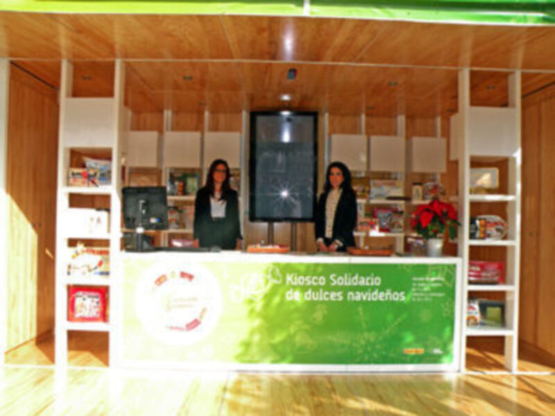 Sevilla.    EL sábado  los empresarios de Estepa hicieron entrega en el acto de 1500 kilos de Productos Navideños para las familias necesitada de Sevilla.