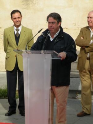 Sevilla.    EL sábado  los empresarios de Estepa hicieron entrega en el acto de 1500 kilos de Productos Navideños para las familias necesitada de Sevilla.