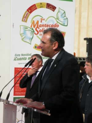 Sevilla.    EL sábado  los empresarios de Estepa hicieron entrega en el acto de 1500 kilos de Productos Navideños para las familias necesitada de Sevilla.