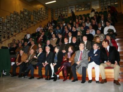 Jugadores, técnicos, árbitros de varias décadas balonmano del sevillano se reunieron en Antares