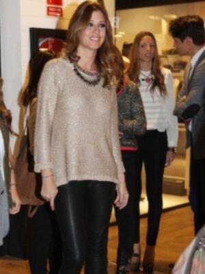 Elena Tablada, Elisabeth Reyes y María José Suárez donan sus prendas más queridas para una subasta benéfica