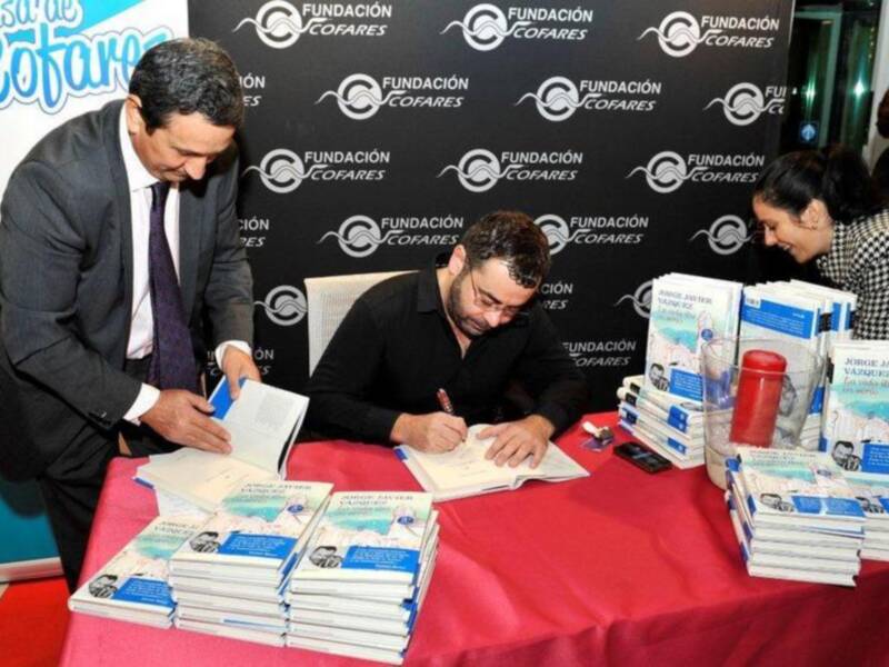 Jorge Javier Vázquez y Carla Royo-Villanova solidarios