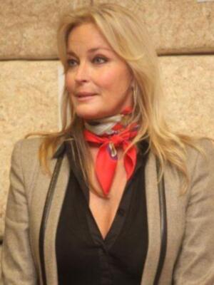 Alfonso Díez ejerce de duque de alba y entrega premio a Bo Derek