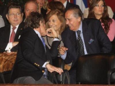 Alfonso Díez ejerce de duque de alba y entrega premio a Bo Derek