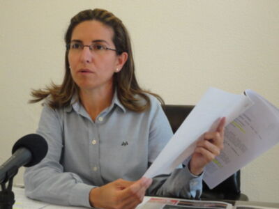 Elvira Jiménez afirma que en 2012 se han sentado las bases del saneamiento y la reorganización de la hacienda municipal(Chipiona)