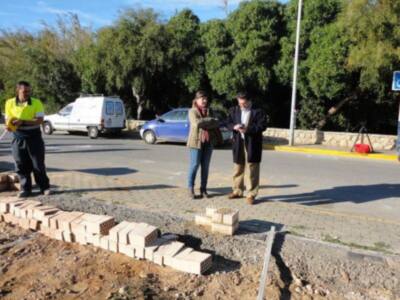 Se levanta un muro en el nuevo colegio Argonautas para que pueda funcionar como centro educativo(Chipiona)